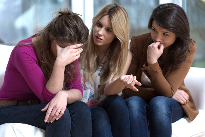 Три подруги решают проблему с зависимостью